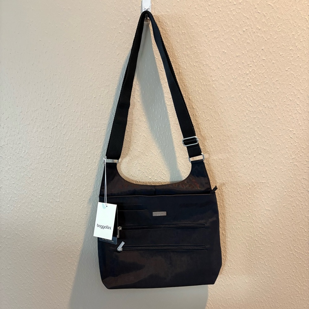 Baggallini Black Messenger Bag with Sleek Design and Durable Material